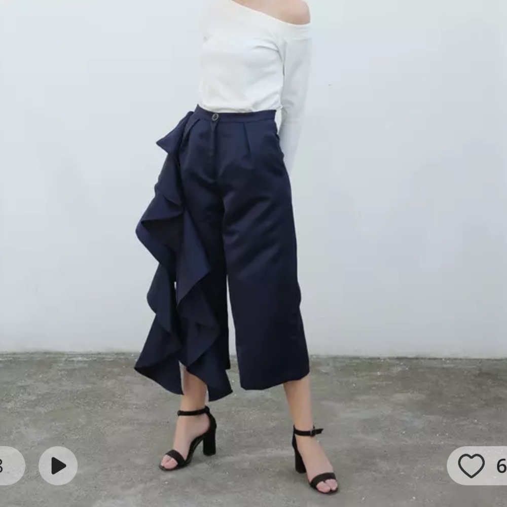 Ruffle pants SOLD MERC - Picture 4 of 6